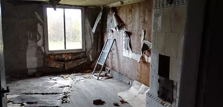 Why Selling a Distressed House Through Traditional Methods Fails in Illinois